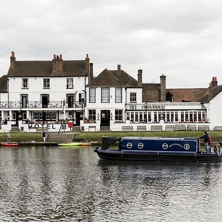 Staines-upon-Thames The Swan Hotel מראה חיצוני תמונה
