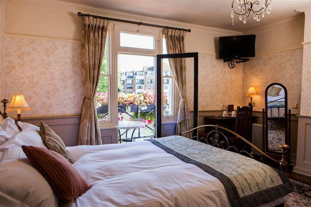 Staines-upon-Thames The Swan Hotel מראה חיצוני תמונה