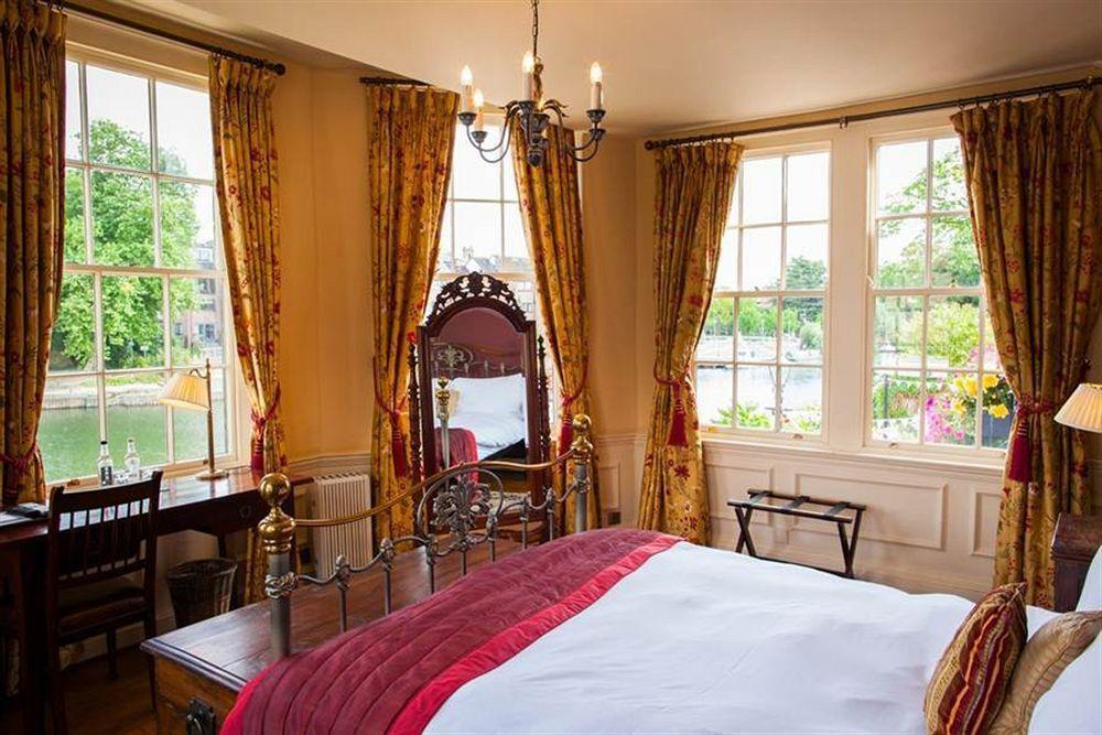 Staines-upon-Thames The Swan Hotel מראה חיצוני תמונה