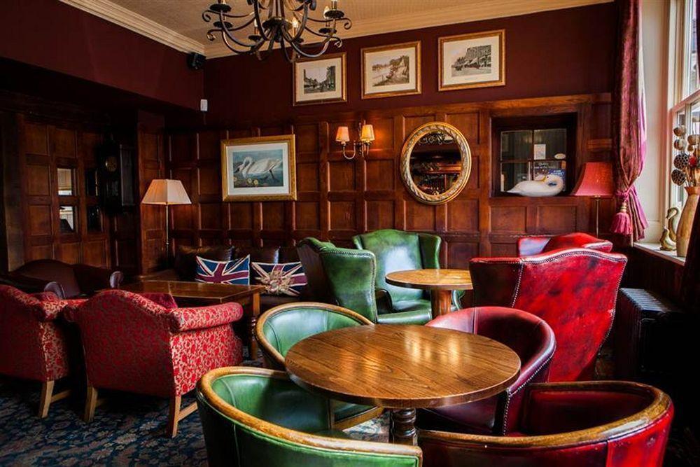 Staines-upon-Thames The Swan Hotel מראה חיצוני תמונה