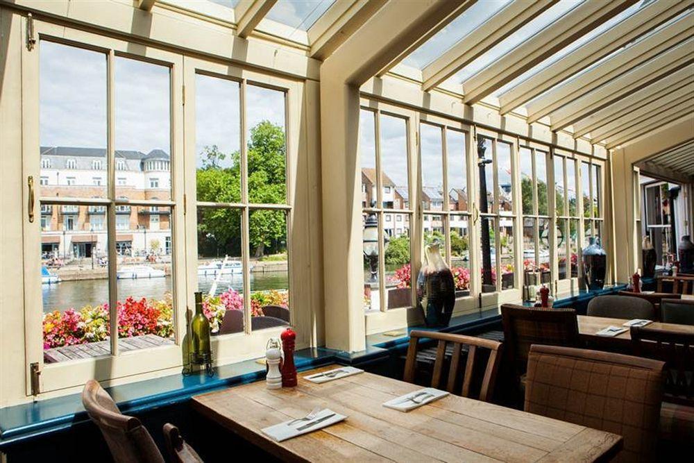 Staines-upon-Thames The Swan Hotel מראה חיצוני תמונה