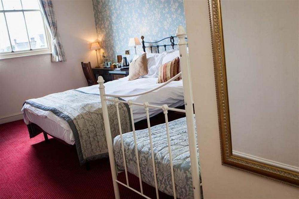 Staines-upon-Thames The Swan Hotel מראה חיצוני תמונה