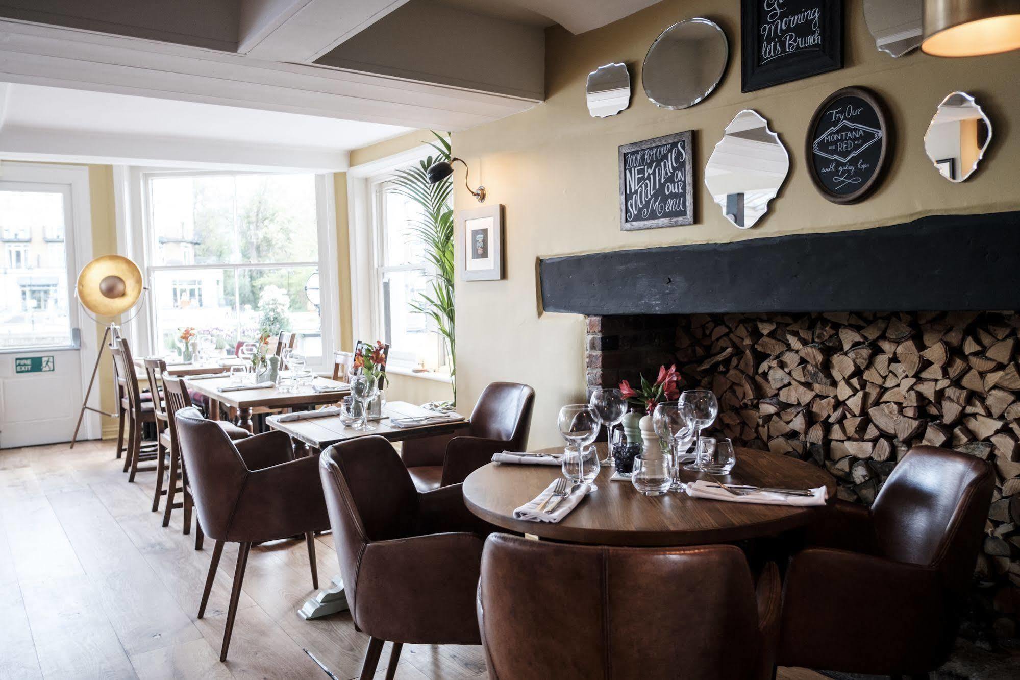 Staines-upon-Thames The Swan Hotel מראה חיצוני תמונה