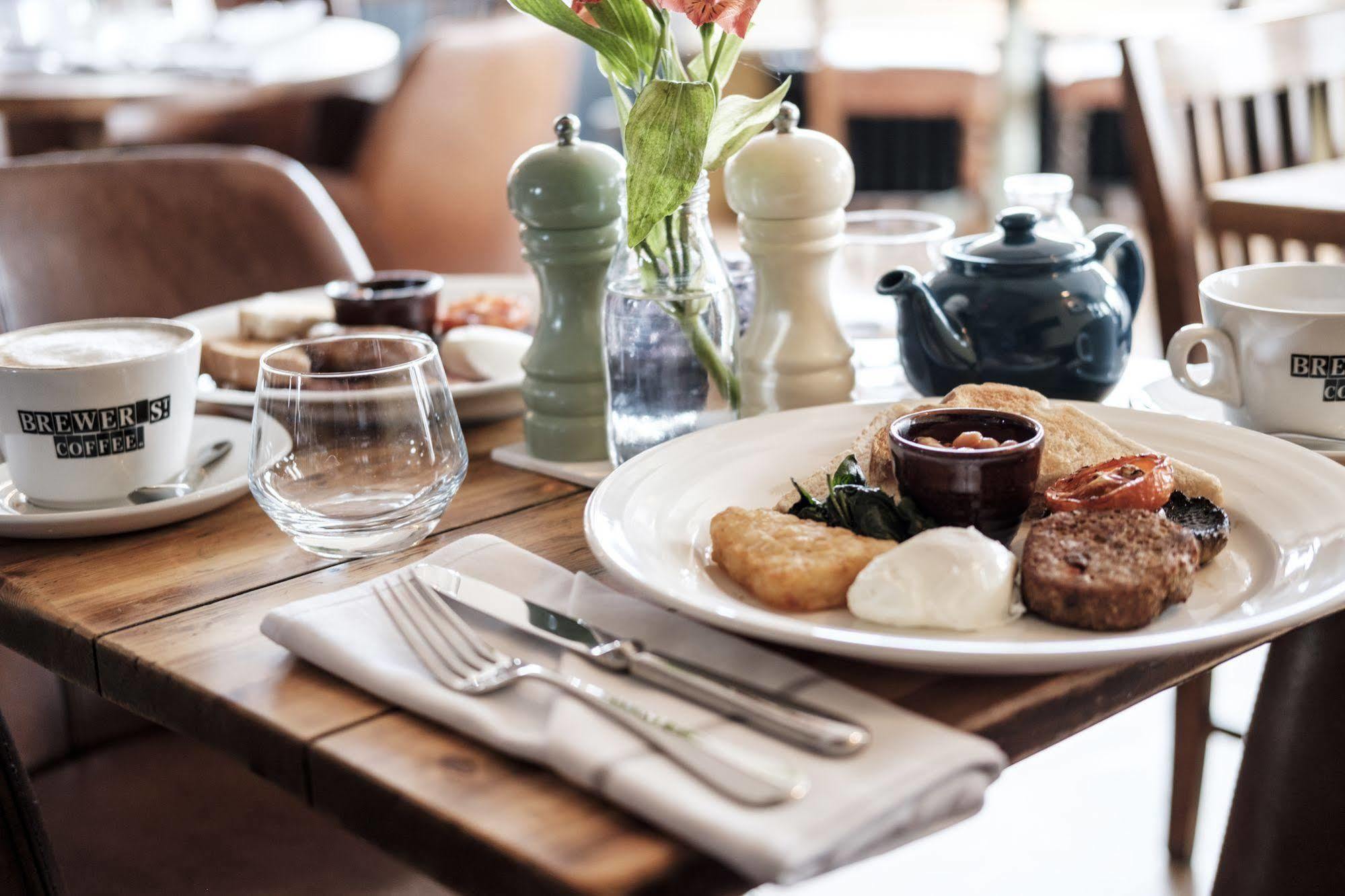 Staines-upon-Thames The Swan Hotel מראה חיצוני תמונה
